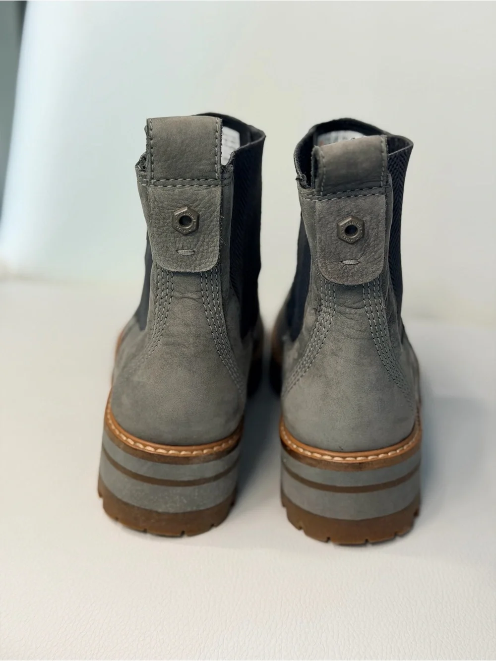 Timberland Women’s Size 5.5-6 Gray Chelsea Lug Sole Ankle Fall/Winter Boots